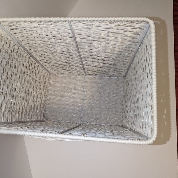 Plastic Woven Trashcan - Picture 4 of 5